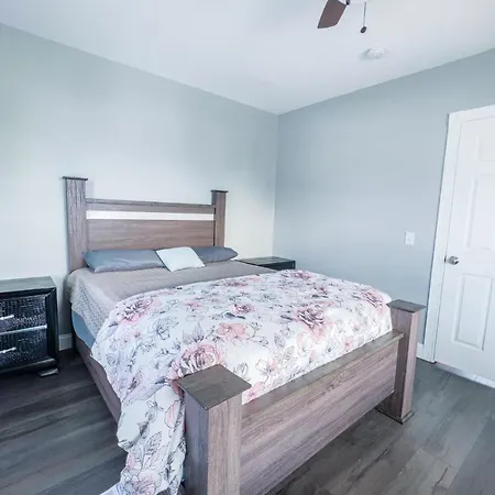 The Lasalle- With Private Yard & Parking, Minutes From Falls & Casino By Niagara Hospitality-2