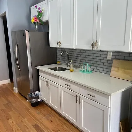 A Spacious Room In Queens-2