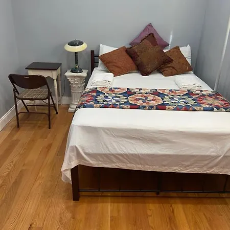 A Lovely Room In Queens-2