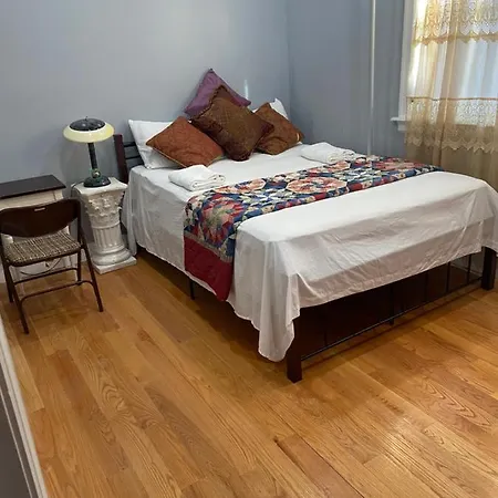 A Lovely Room In Queens-3
