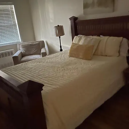 Town House In Canarsie-3