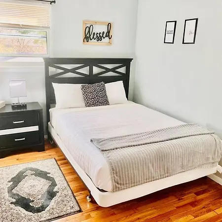 Vee'S Nest- Cozy 3 Bedroom With Parking-2
