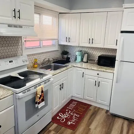 Vee'S Nest- Cozy 3 Bedroom With Parking-3