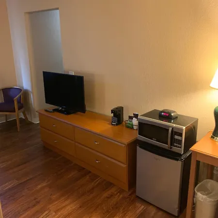Super 8 By Wyndham Kingston-2