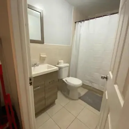 Charming 3 Bedroom Apt In Brooklyn-3