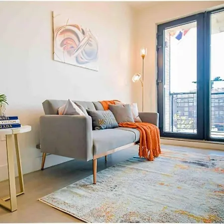 512 New! Elegance & Luxury Right In The Of Brooklyn-3