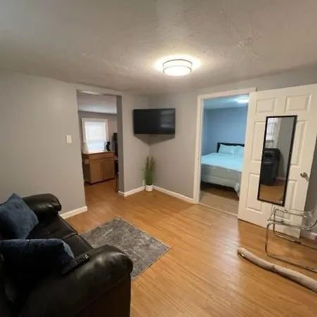 Charming 1 Bedroom Home Conveniently Located-2