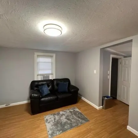 Charming 1 Bedroom Home Conveniently Located-3
