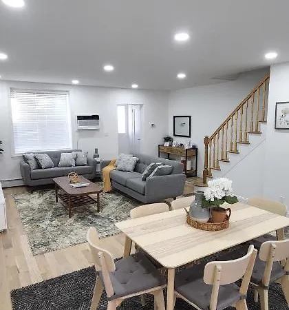 Modern Entire House In Astoria With Car Parking-3