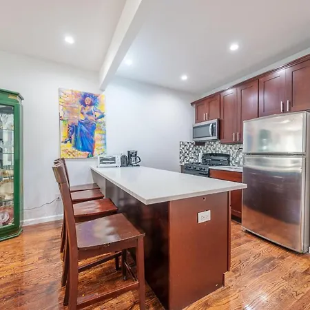 Lovely 2 Bedroom In The Hearts Of Crown Heights-3