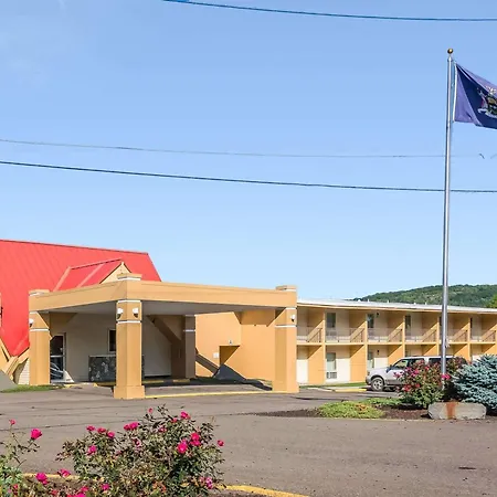 Econo Lodge Inn & Suites-3