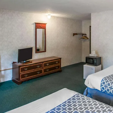 Econo Lodge-2