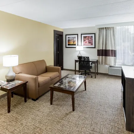 Quality Inn & Suites Plattsburgh-3