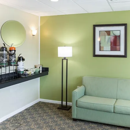 Quality Inn & Suites Plattsburgh-2