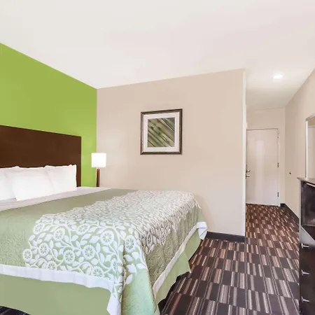 Days Inn & Suites By Wyndham Jamaica Jfk Airport-3