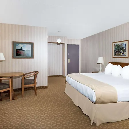 Ramada By Wyndham Watertown Thousand-2