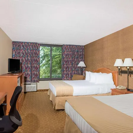 Ramada By Wyndham Watertown Thousand-3