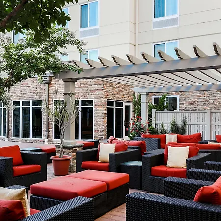 Hilton Garden Inn Melville-3