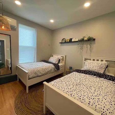 Derive Stays - Affordable Brooklyn Apt. W/ Balcony-3