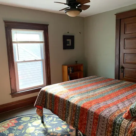 Red Brick Inn - Walk To The Falls, The Casino And All Downtown Restaurants-2