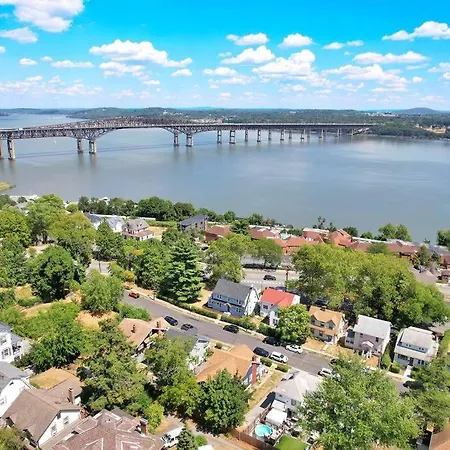 Midcentury Mod Suite, Hudson River/Mt Beacon Views-3