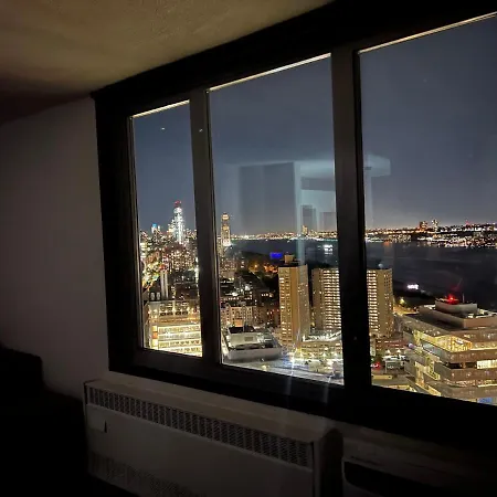 A Breathtaking Studio Overlooking The Hudson River And The City Skylines-3