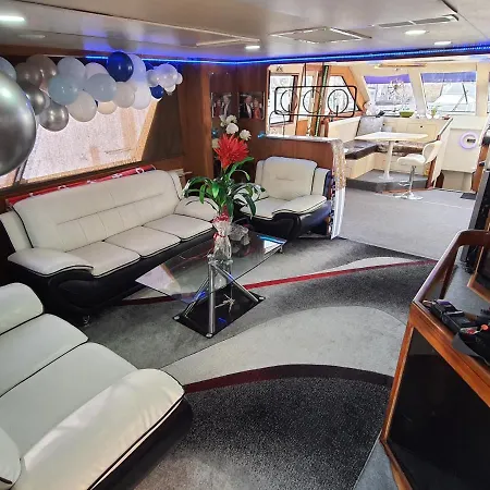 Oceanfront 3-Decks Condo @ Yacht-3