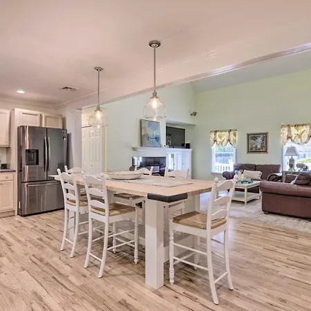 < 1 Mi To Beach: Luxury North Fork Retreat W/ Deck-3
