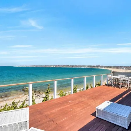 Beach House On Fort Pond Bay-3