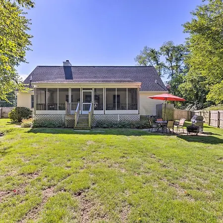 < 1 Mi To Beach: Luxury North Fork Retreat W/ Deck-2
