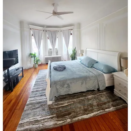 King Size Bed Suite 2 Bedrooms-2