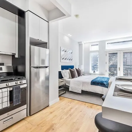 Modern Studio Apt With Charming Juliet Balcony-3