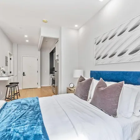Modern Studio Apt With Charming Juliet Balcony-2
