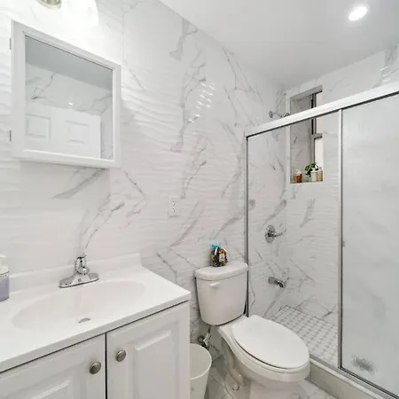 Modern & Cozy Duplex Apt Near Manhattan With Park Views-3