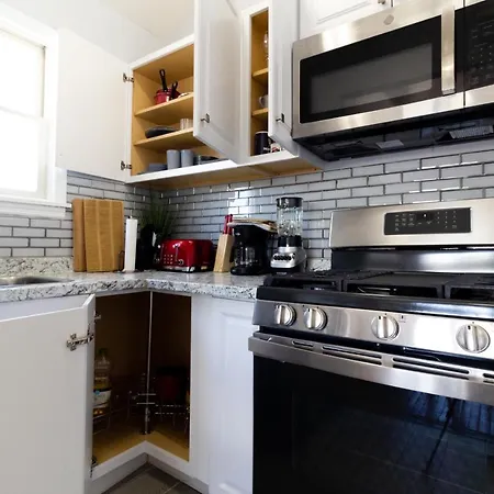 Stylish Private Room Suite 1 With Private Bathroom In Duplex Apartment In Brooklyn, Ny-3
