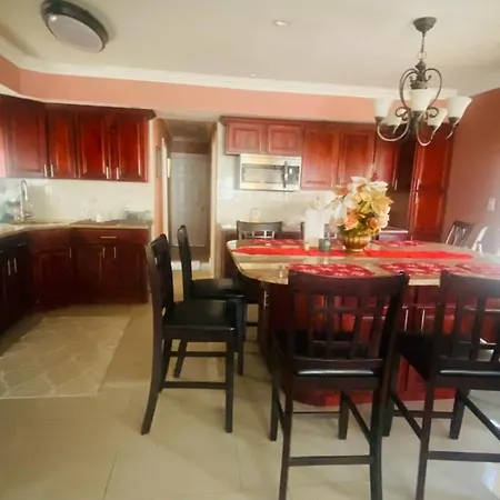 Minutes From Jfk, Beautiful Home With Peaceful, Cosy, Private Room-2