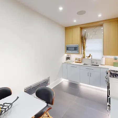 Renovated 2-Bedroom In Sheepshead Bay, Brooklyn-2