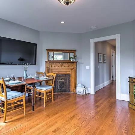 Charming Greenport Gem 1, 1 Mile To Ferry!-2