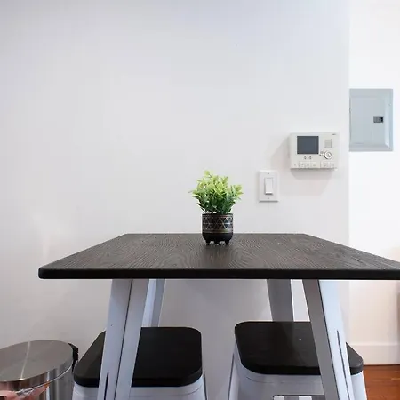 24-17 Renovated Studio Prime Location Wd-2