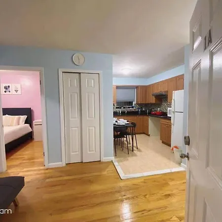 Beautiful 4 Bedroom Apartment For Groups-2