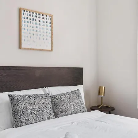 Designed 3Br In Upper Manhattan With Washer And Dryer-3