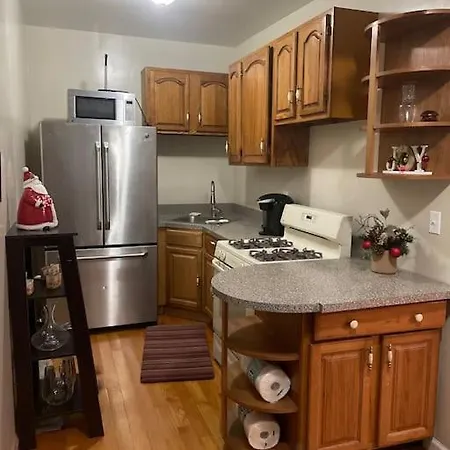 Wonderful 2 Bedroom In The Heart Of Astoria-3