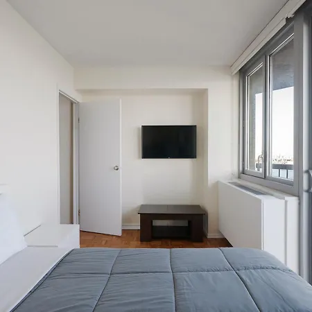 3 Bedroom Apartment In Midtown East-3