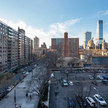 Excellent 3 Beds 2 Baths By Central Park-2
