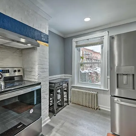 Sophisticated Albany Vacation Rental-3