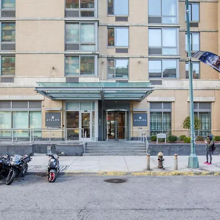 Lic 2Br W Wd Elevator Doorman Nr E River Nyc-849-2