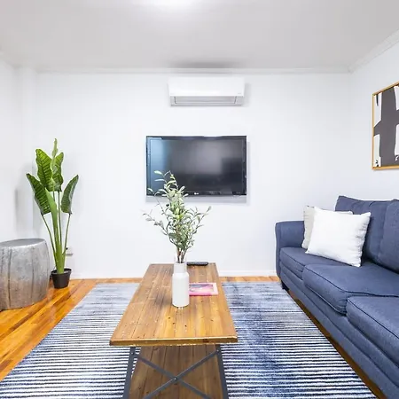 26-1C New 1Br Gramercy W D Shared Outdoor-3