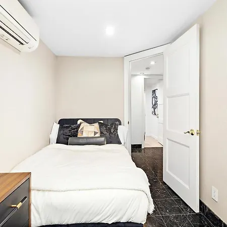 Luxurious 4 Bedroom Townhouse-3
