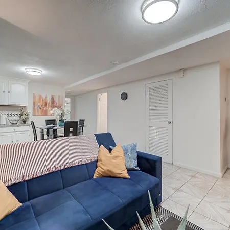 Wonderful Getaway In Canarsie Brooklyn With Parking-3