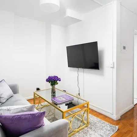 Stunning 3 Bd/1 Ba Apartment In Manhattan-3